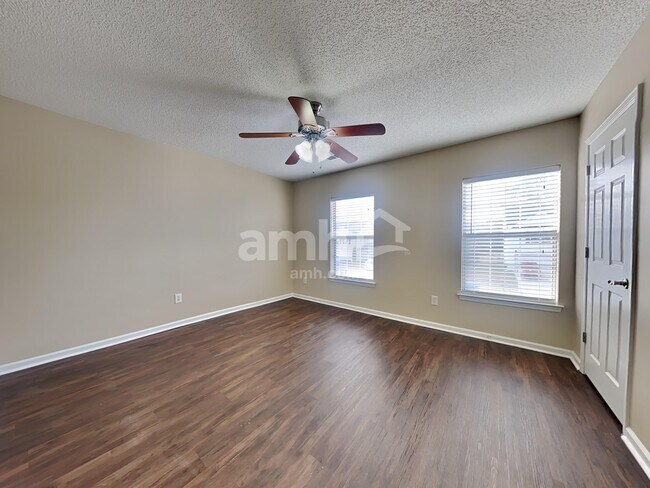 Building Photo - 2030 Clipstone Dr