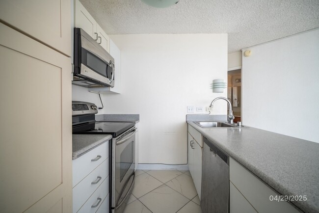 Building Photo - 2Bd/2Ba/2Pkg LELE PONO in Aiea - $2400