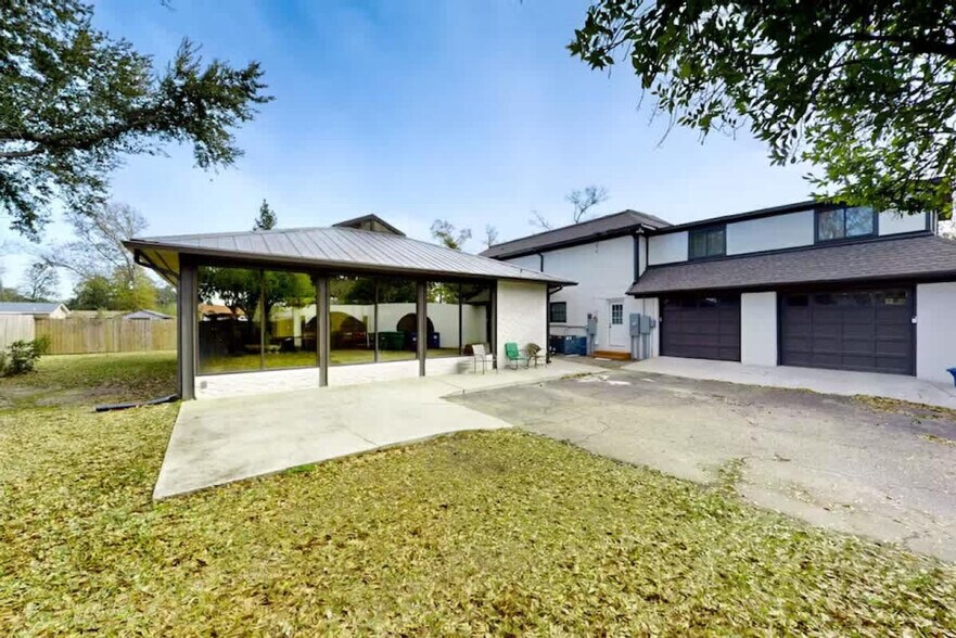 Building Photo - 218 W Rosetta Ave