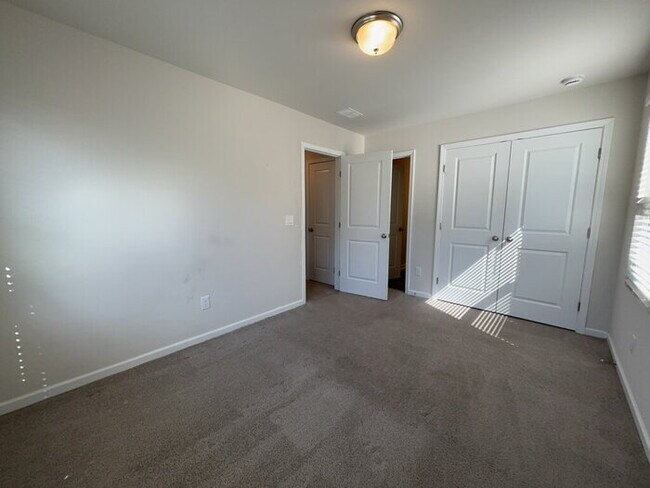 Building Photo - 1012 Berry Patch Cir