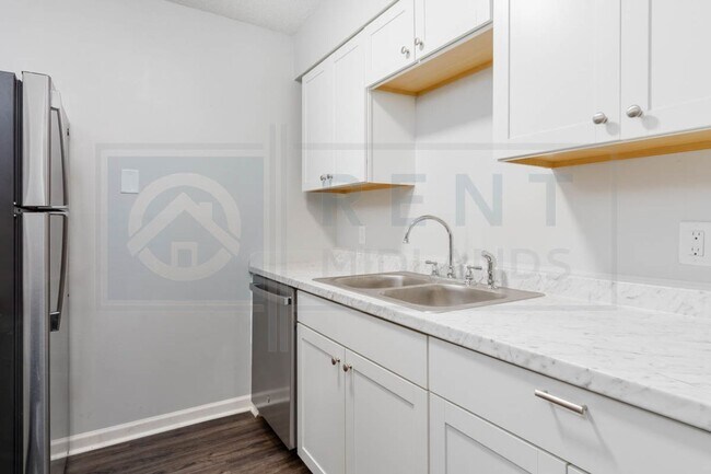 Building Photo - Newly Renovated 2 Bedroom Apartments Near I-26 and Costco!