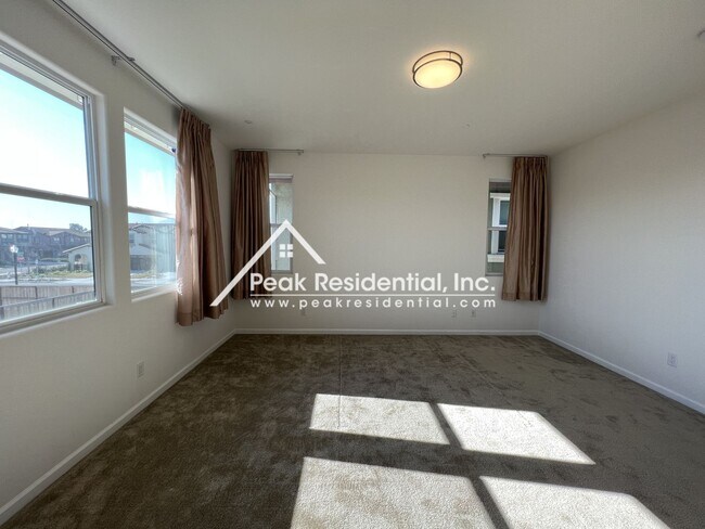 Building Photo - Newer 4bd/3ba Elk Grove Home with 2 Car Garage