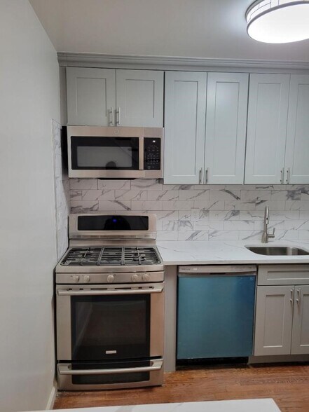 Building Photo - 121 Depew Ave