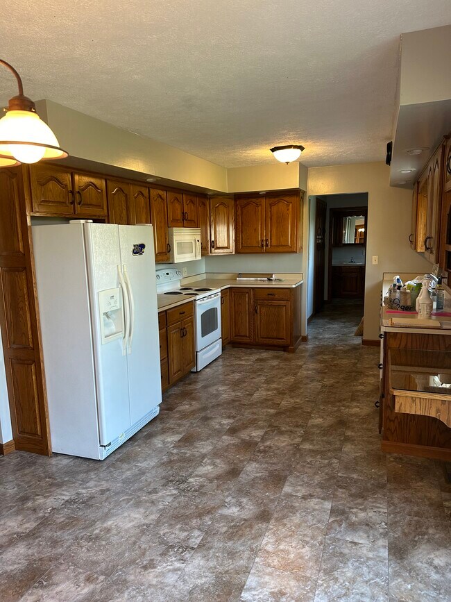 Building Photo - 7772 Huwer Rd