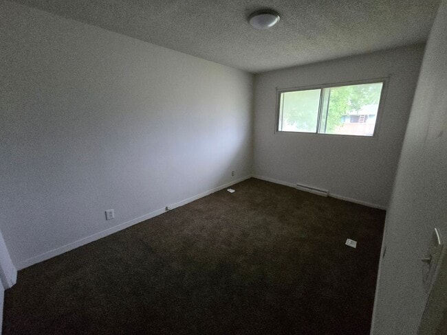 Building Photo - Montara 2/1 with fully fenced in yard and ...