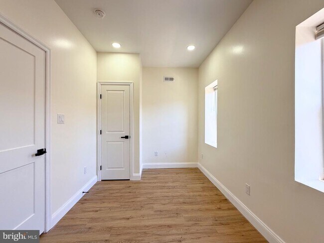 Building Photo - 2762 Martha St