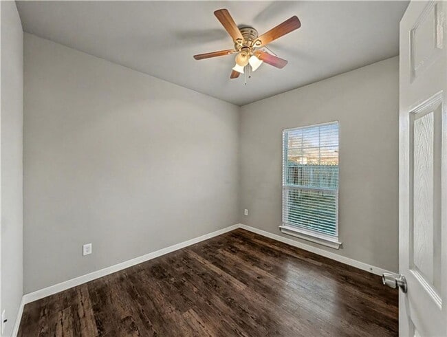 Building Photo - 862 Oakwood Ct