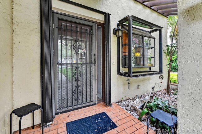 Building Photo - 4587 Carambola Cir S