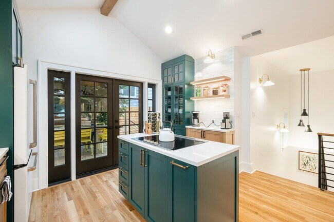 Building Photo - 2453 4th Ave W