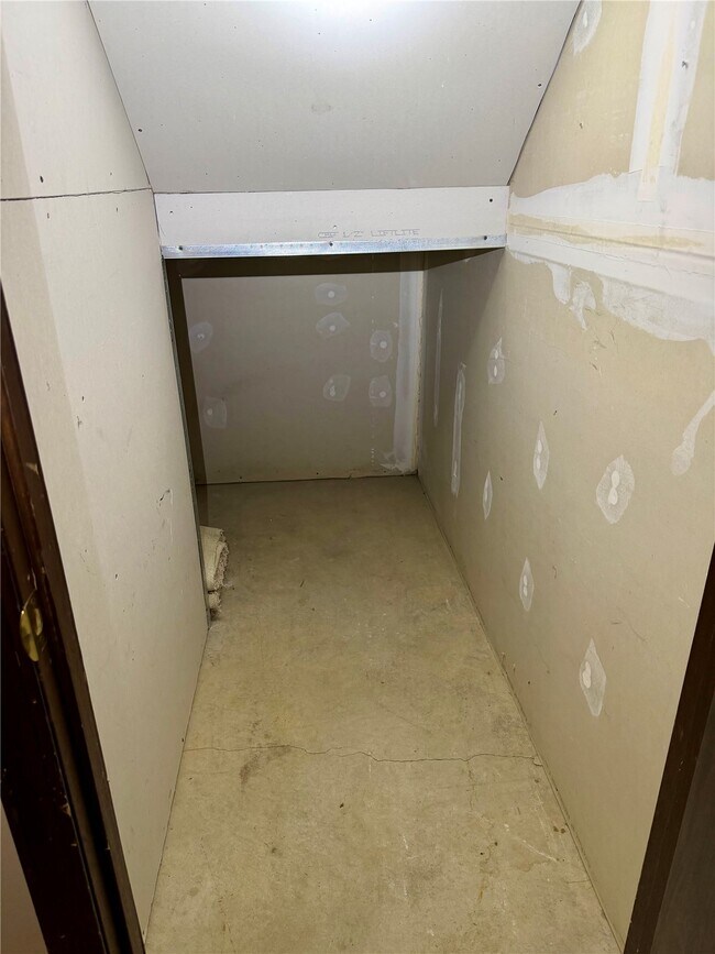 Building Photo - 895 Delray Dr