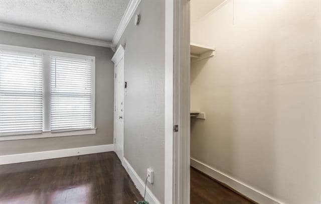 Building Photo - 5901 Belmont Ave