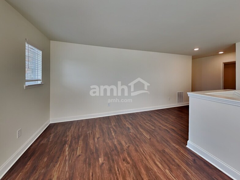 Building Photo - 719 Carnaby Ln