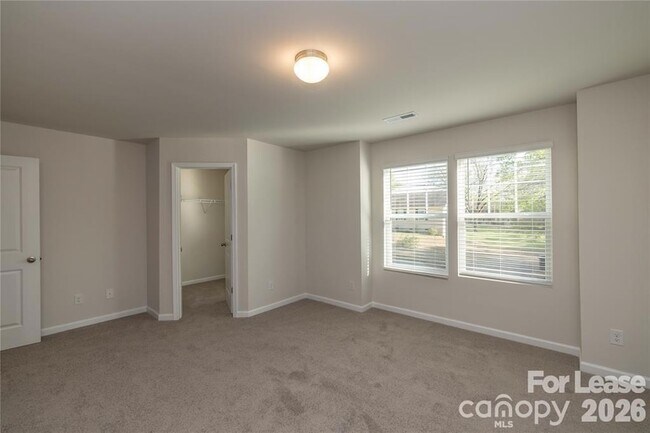 Building Photo - 142 S Bell Ave