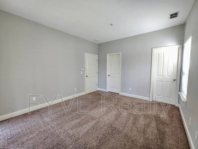 Building Photo - 8441 Callabee Way