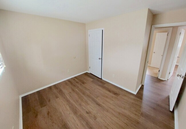 Building Photo - BEAUTIFUL 3 BD/ 1 BTH CORNER LOT WITH W/D ...