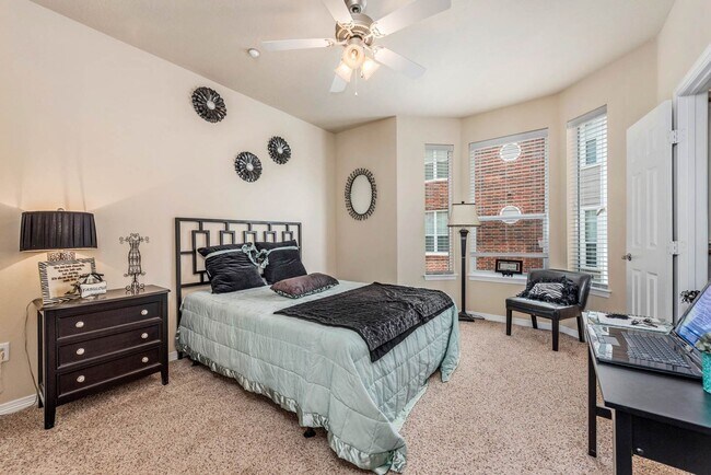 Building Photo - $500 Off 1st Month's Rent! August 2026 Pre-lease! Gorgeous 4 Bed, 4 Bath in Beautiful Lakeridge!