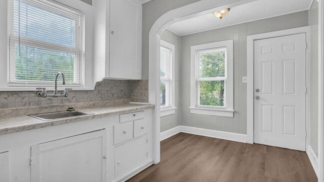 Building Photo - 203 3rd Ave NW