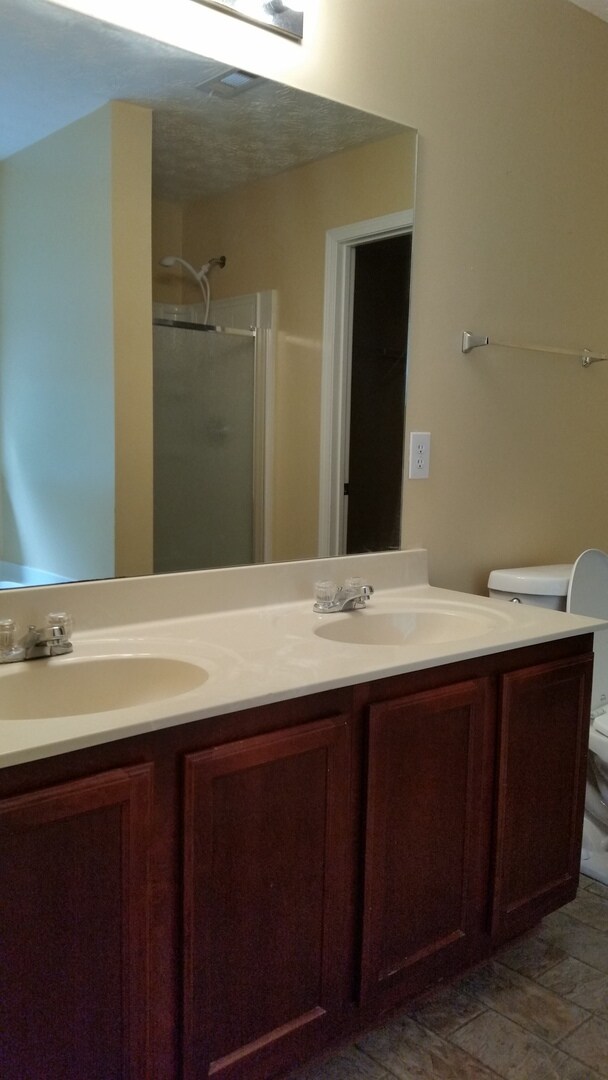 Building Photo - Swim Community - 4bd x 2 1/2bth w/2 Car Ga...