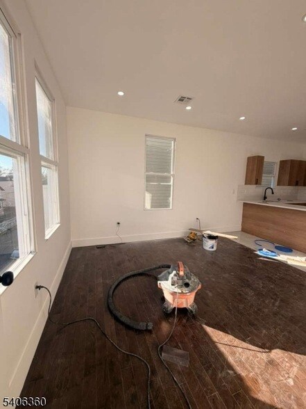 Building Photo - 69 Brookdale Ave