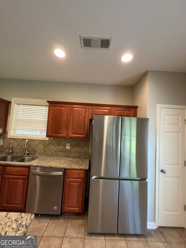 Building Photo - 3537 Harvest Ridge Ln NE