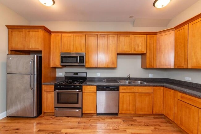 Building Photo - 2 bedroom in Chicago IL 60613