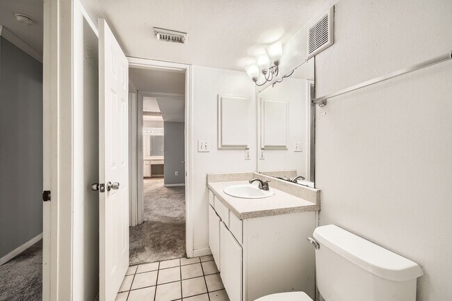 Building Photo - 501 W 26th St