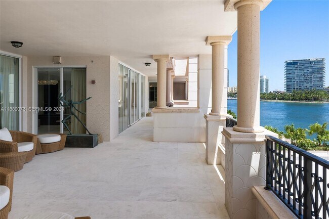 Building Photo - 7133 Fisher Island Dr