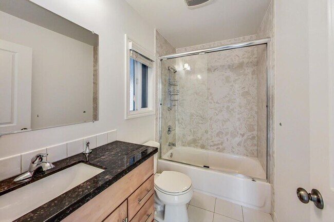 Building Photo - 1549 San Carlos Ave