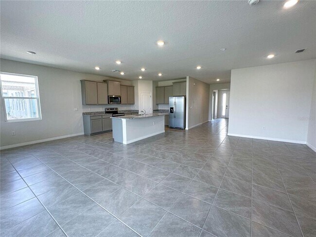 Building Photo - 13819 Wineberry Dr