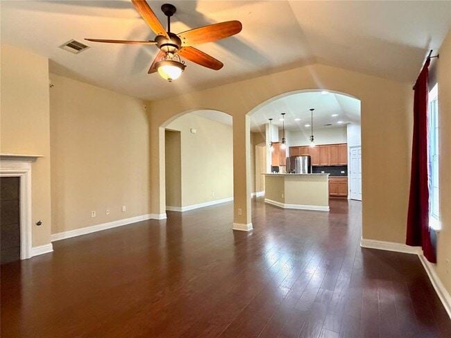 Building Photo - 718 Ann Taylor Dr