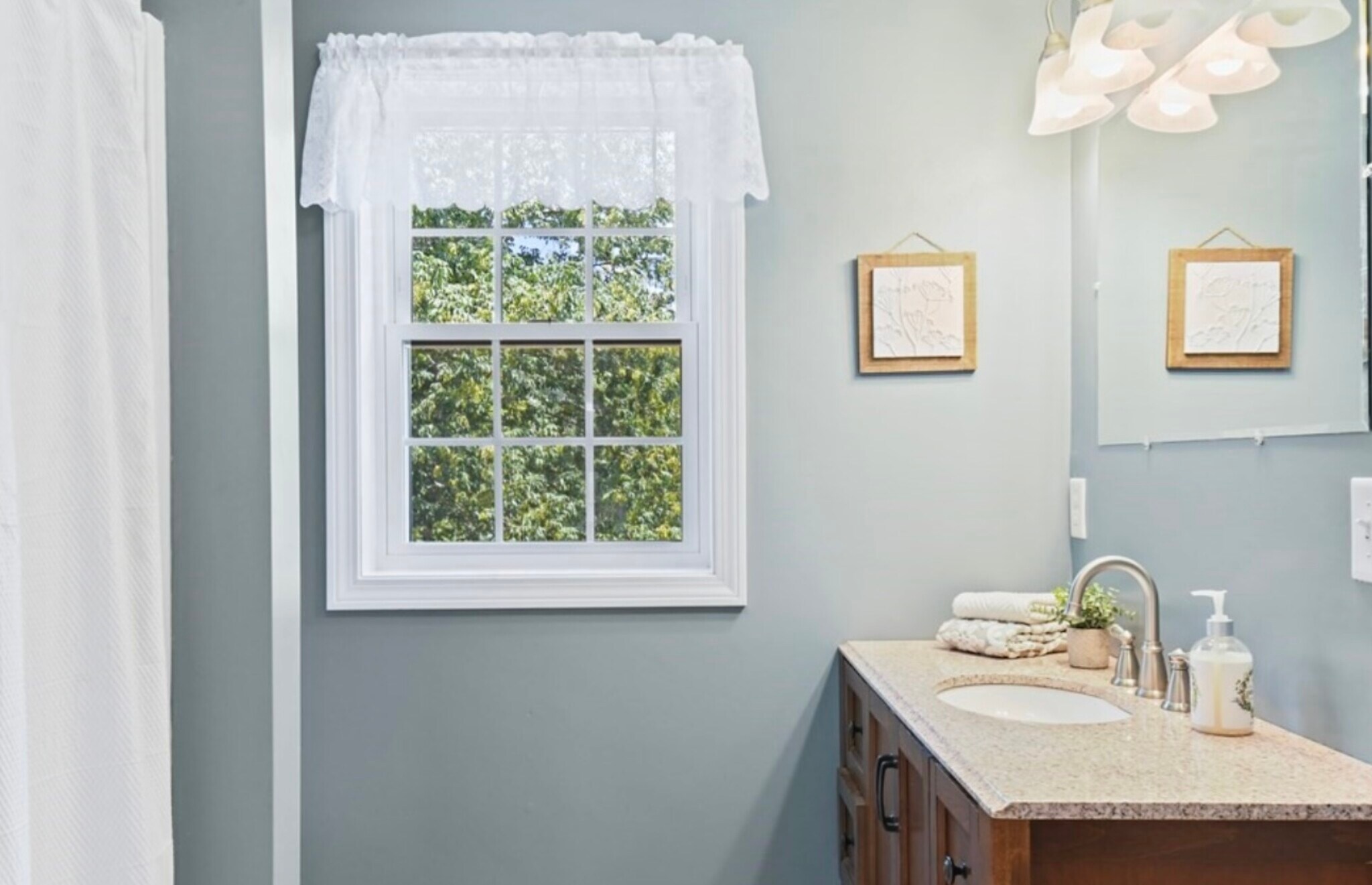 Building Photo - 27 Pine St