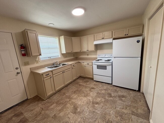 Building Photo - 1815 S Erie, Apt 1-4