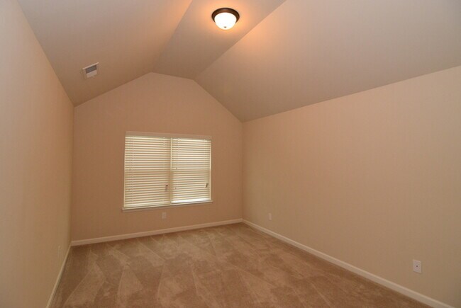 Building Photo - Huge 5 Bed/4 Bath Home Near Ft. Gordon