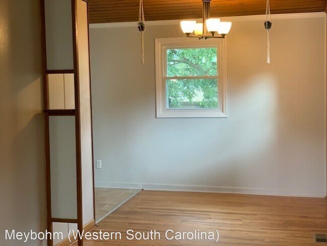 Building Photo - 3 br, 1.5 bath House - 723 Washington Circle