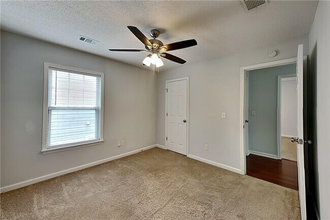 Building Photo - 2926 Cottesford Way SE