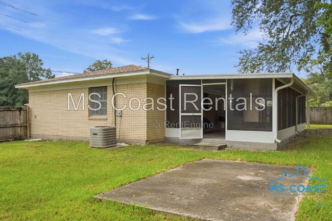 Building Photo - 657 Octave St