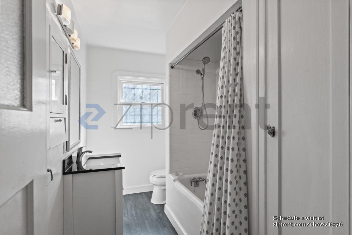 Building Photo - Unit
