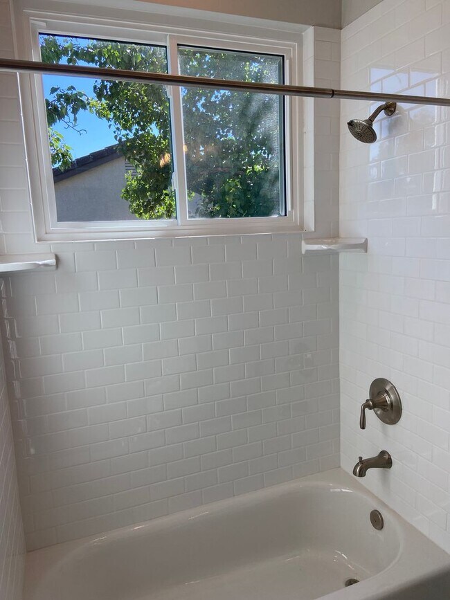 Building Photo - Beautifully remodeled 3 Bdrm+Master retrea...