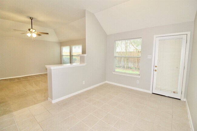 Building Photo - 915 Rock Springs Dr