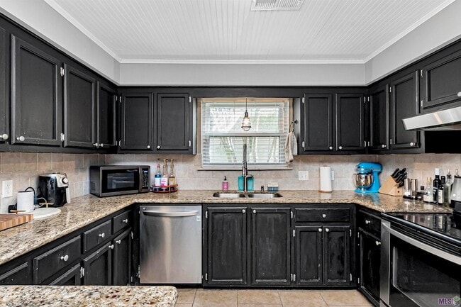 Building Photo - 9221 Fox Run Ave