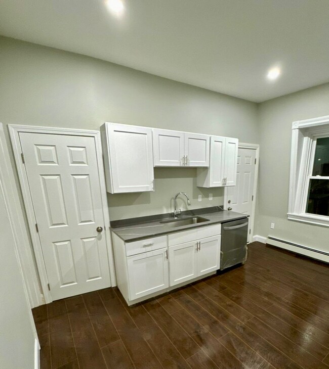 Building Photo - 33 Valley St