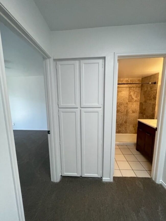 Building Photo - Old Town Scottsdale townhome- 2 bd 2 bath- W/D- Yard