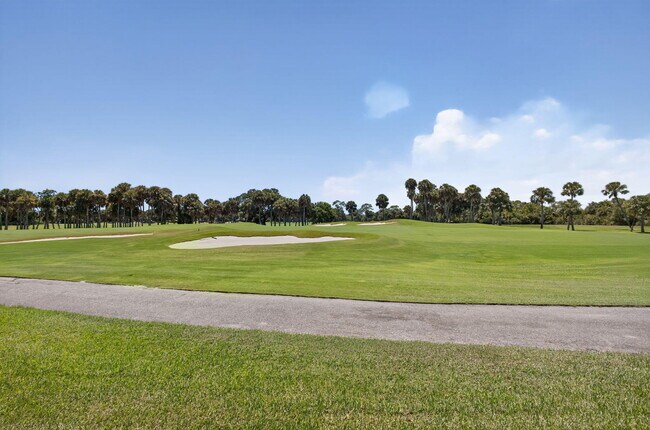 Building Photo - 6778 Oakmont Way