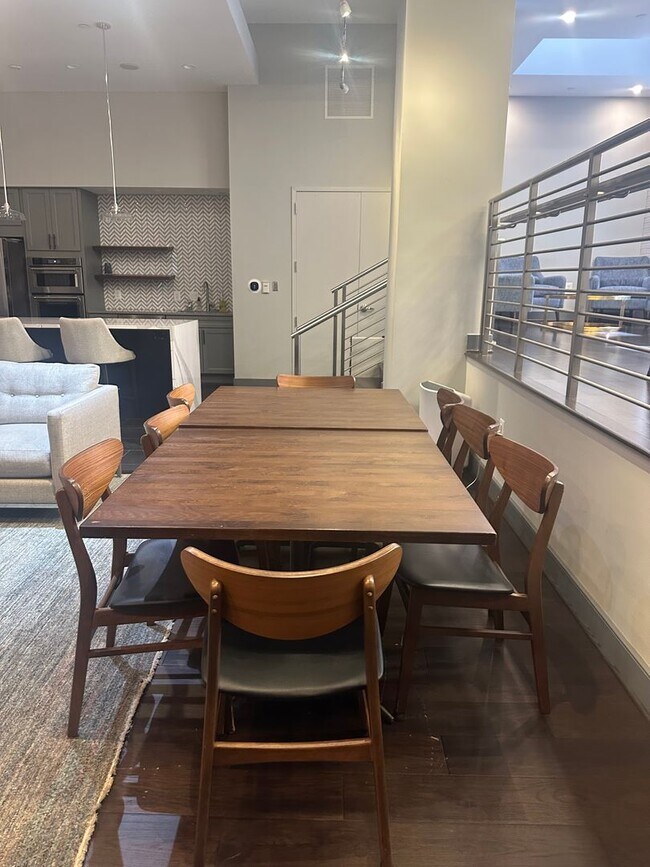 Building Photo - 1 Bedroom 1 Bath Condo Near Capitol Hill