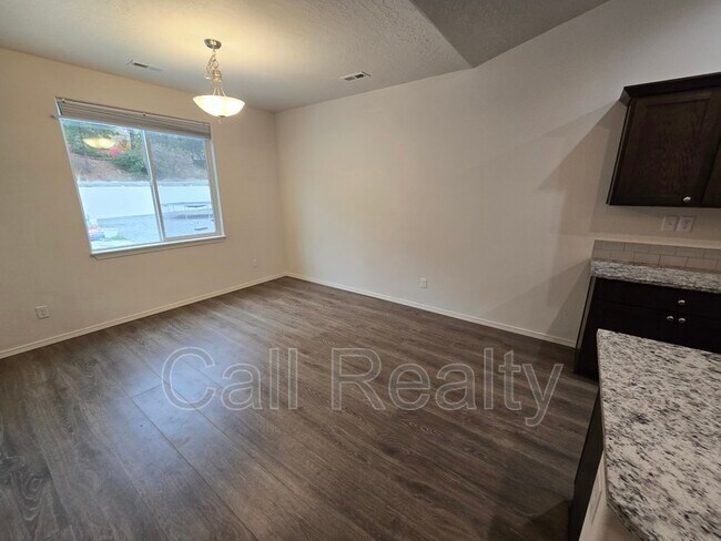 Building Photo - 5609 N Calvin Rd