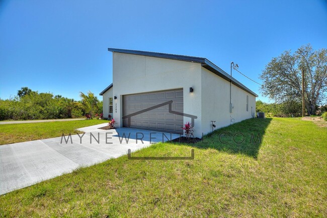 Building Photo - 2289 Logsdon St