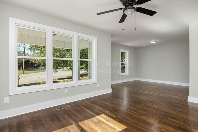 Building Photo - 1201 E 32nd St