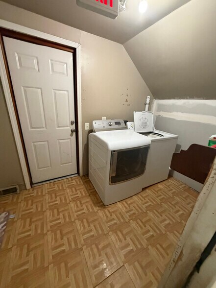 Building Photo - 36564 Bismark Rd