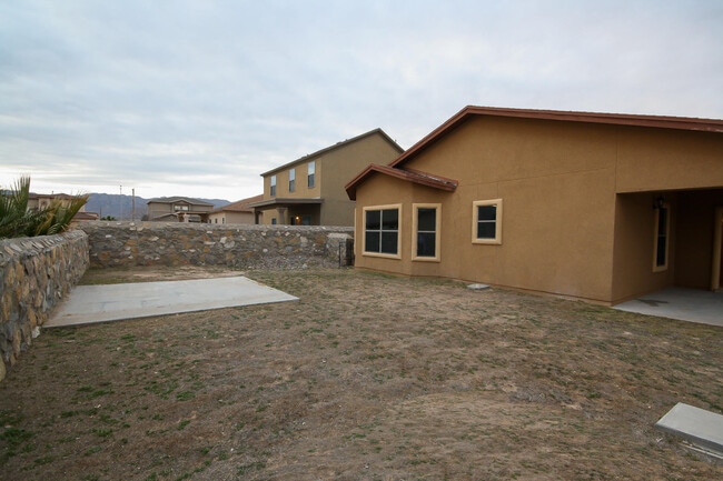 Building Photo - 5806 Redstone Rim Dr
