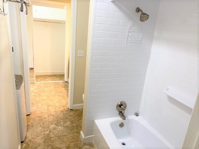 Building Photo - 3105 Colonial Way